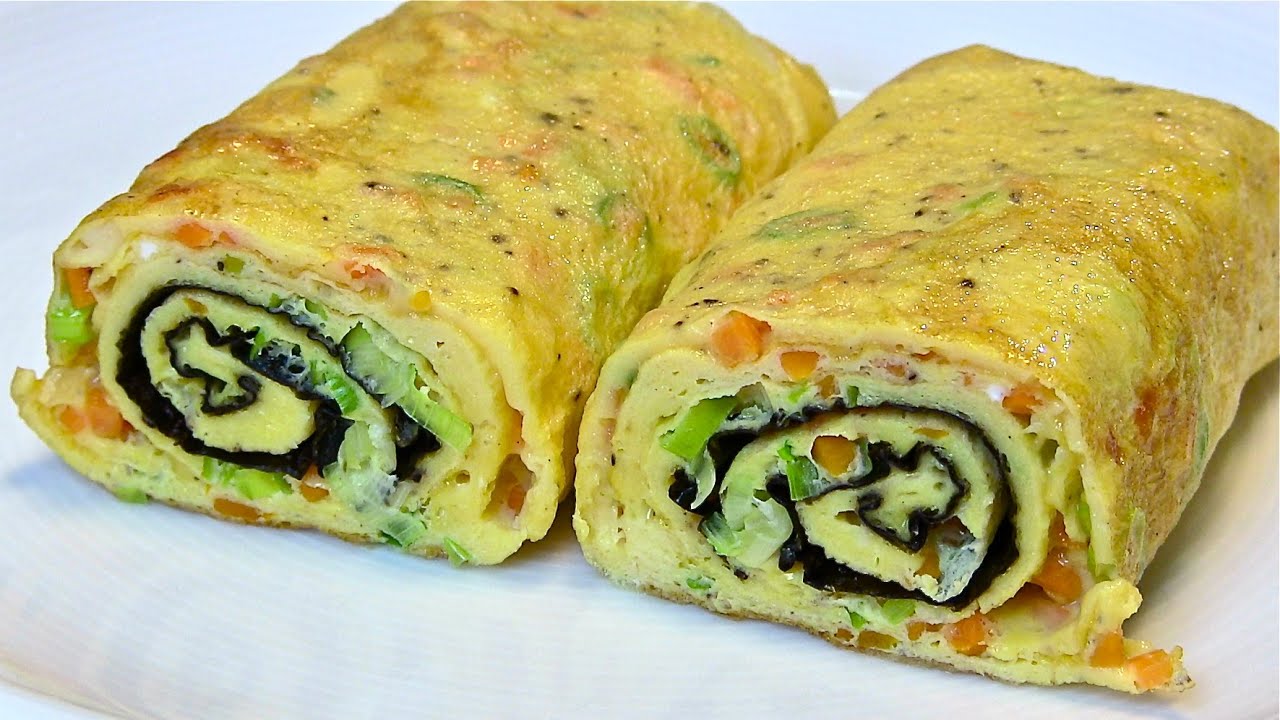 Omelette-Japanisches Tamagoyaki Omelett mit Nori Batt und Gemüse