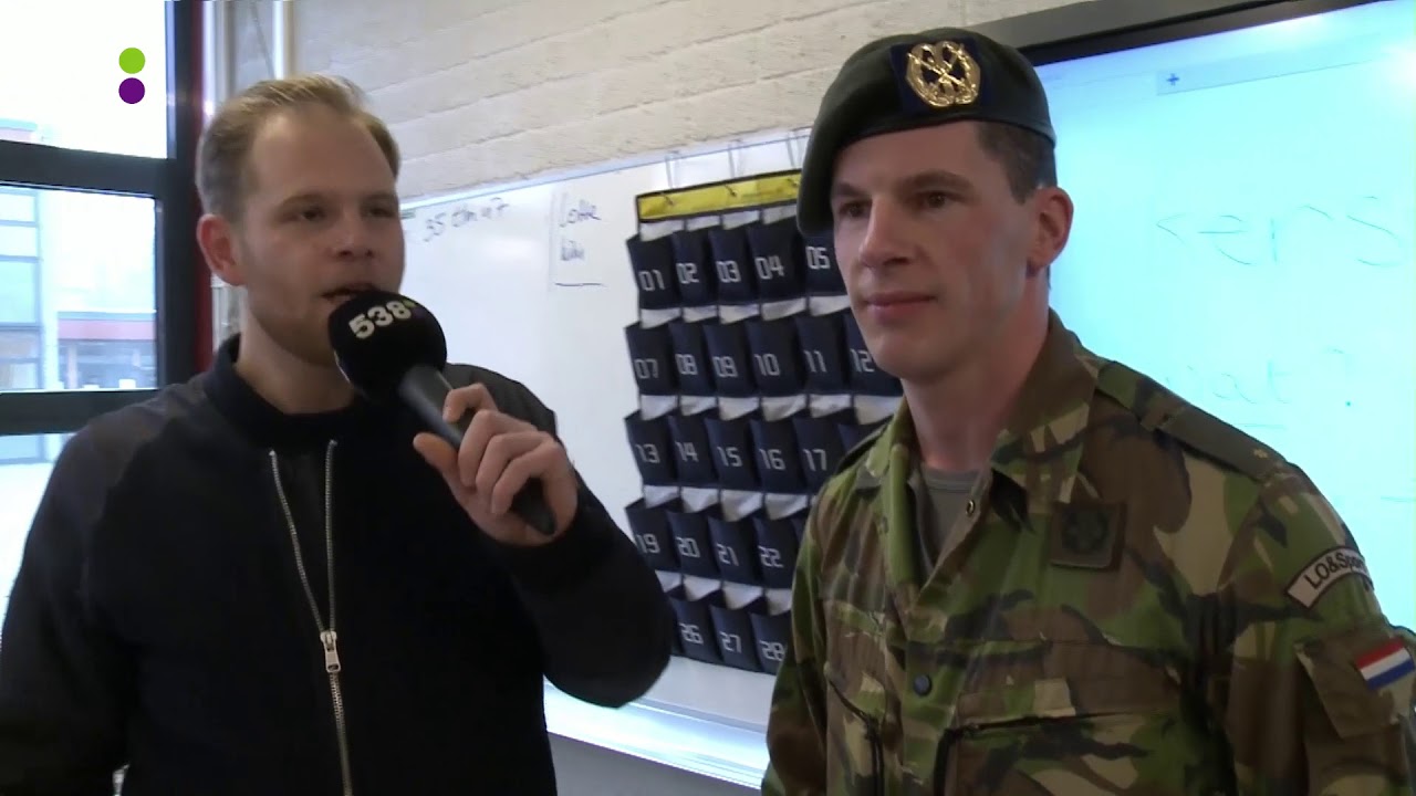 Militairen ‘overvallen’ klas voor lesje discipline