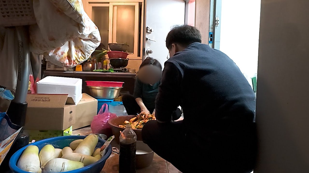 엄마 김장하는 날 찾아간 막내 아들. 알타리 김치와 삼겹살