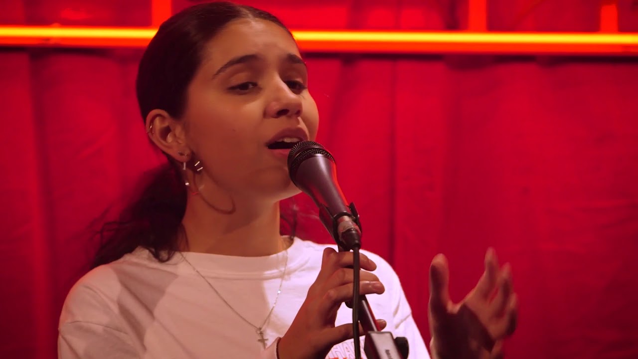 Alessia Cara performing 'Growing Pains' in Novas Red Room