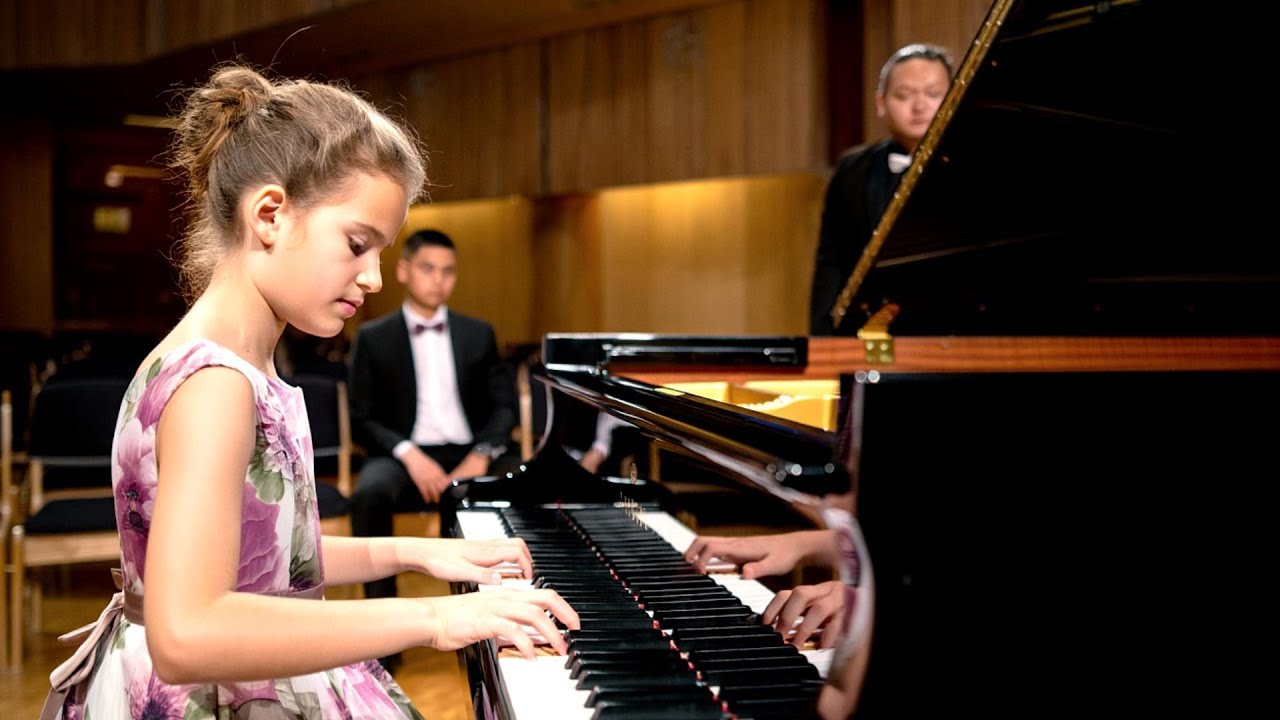 Arrogant Pianist Challenges a Simple Woman to a Piano Duel, Then He Remorse It the Moment She Plays!