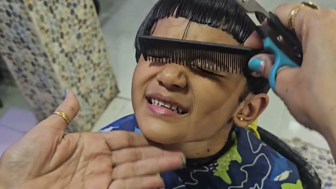 Aaj Humne Kiya Mushroom HairCut 💇‍♀️ | Baby Ko Hair Long Rakhne The