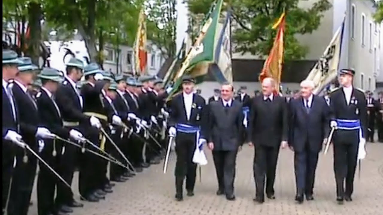 Schützenfest Warstein 2001 - Ständchen für die Geistlichkeit