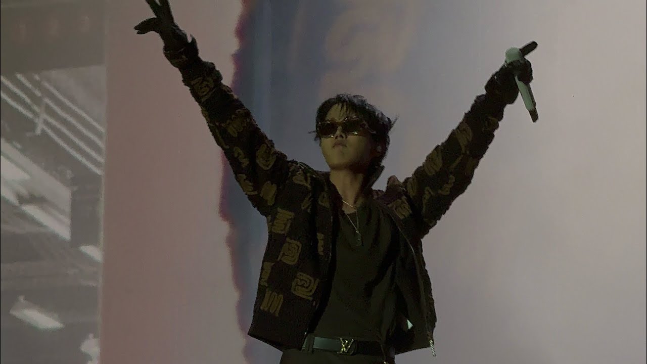 J-Hope full performance at Le Gala des Pieces Jaunes in Paris 23/01/2025