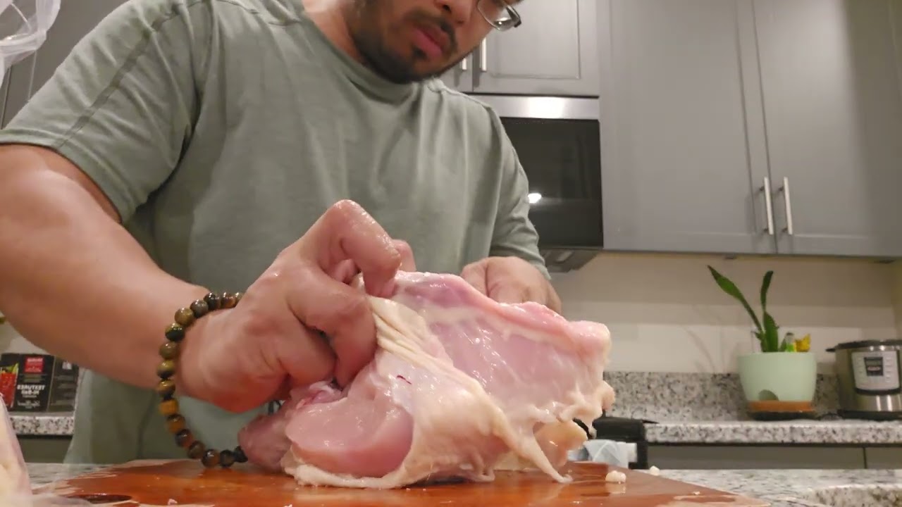 Breaking down a chicken in 4minutes