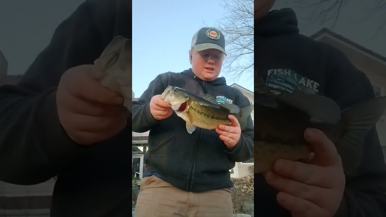 winter bass fishing at a private pond pt2. 