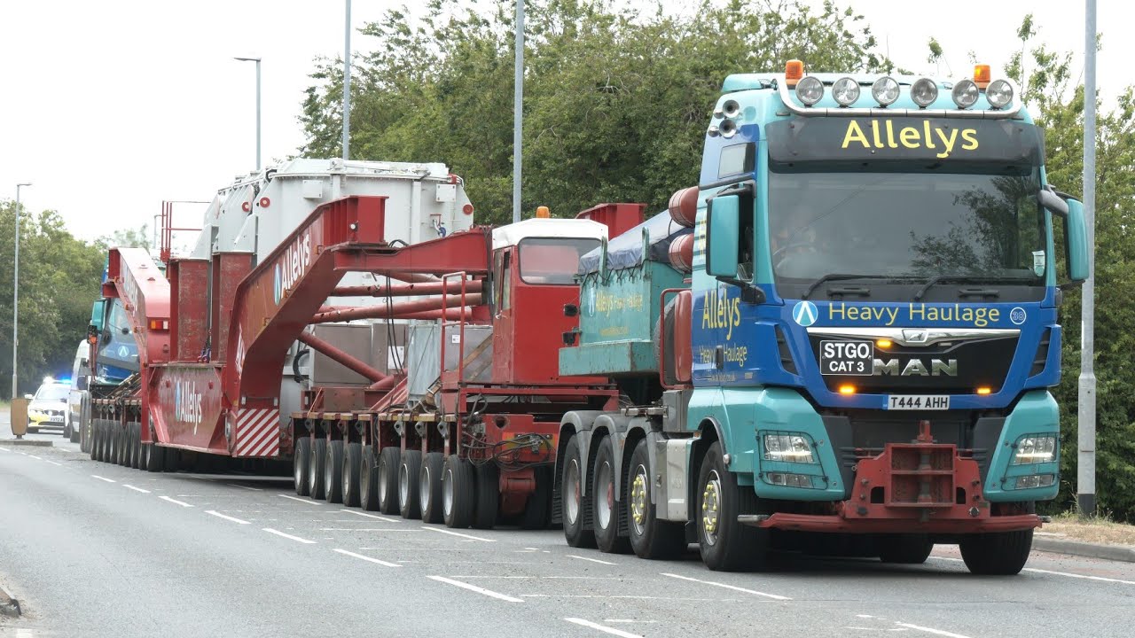 Very heavy transport of 363 tonnes escorted by police; transformer abnormal load