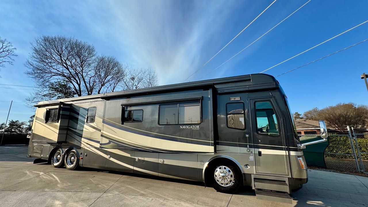 Мощный зверь 600 л.с.! Holiday Rambler Navigator 2008 года | Полный обзор от AZ Expert