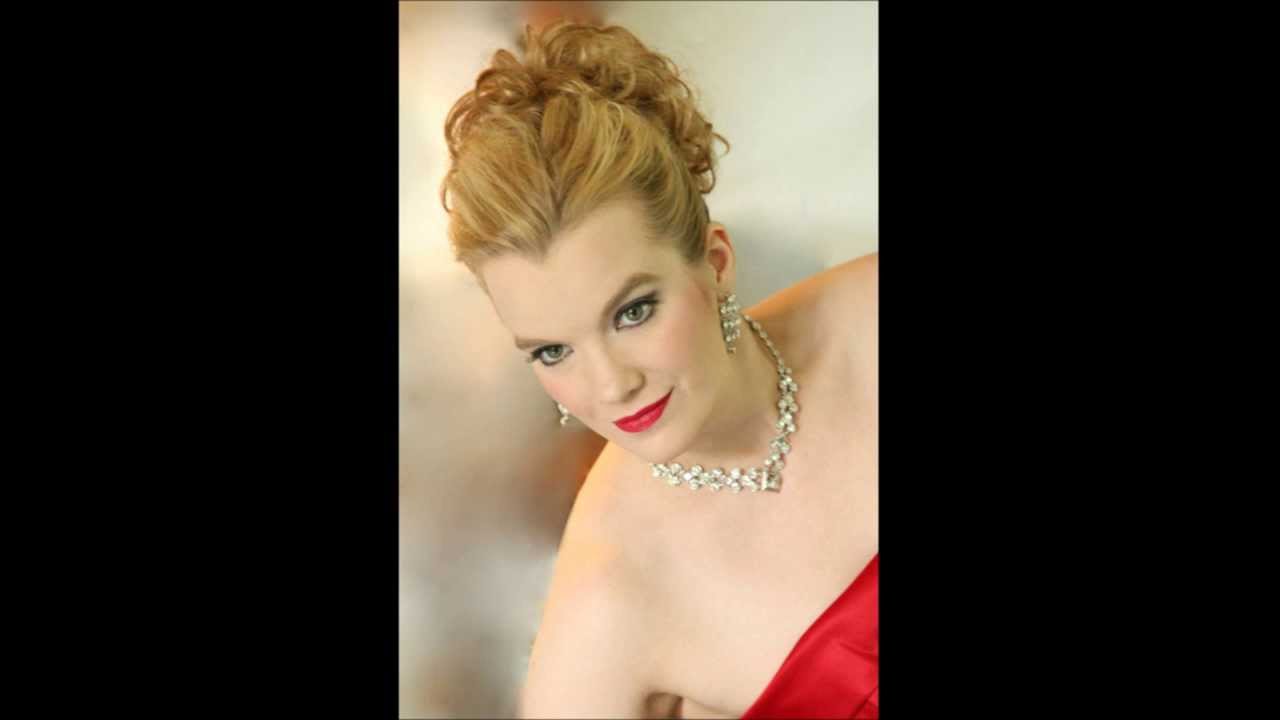 Soprano Amy Shoremount-Obra Sings Mozart 