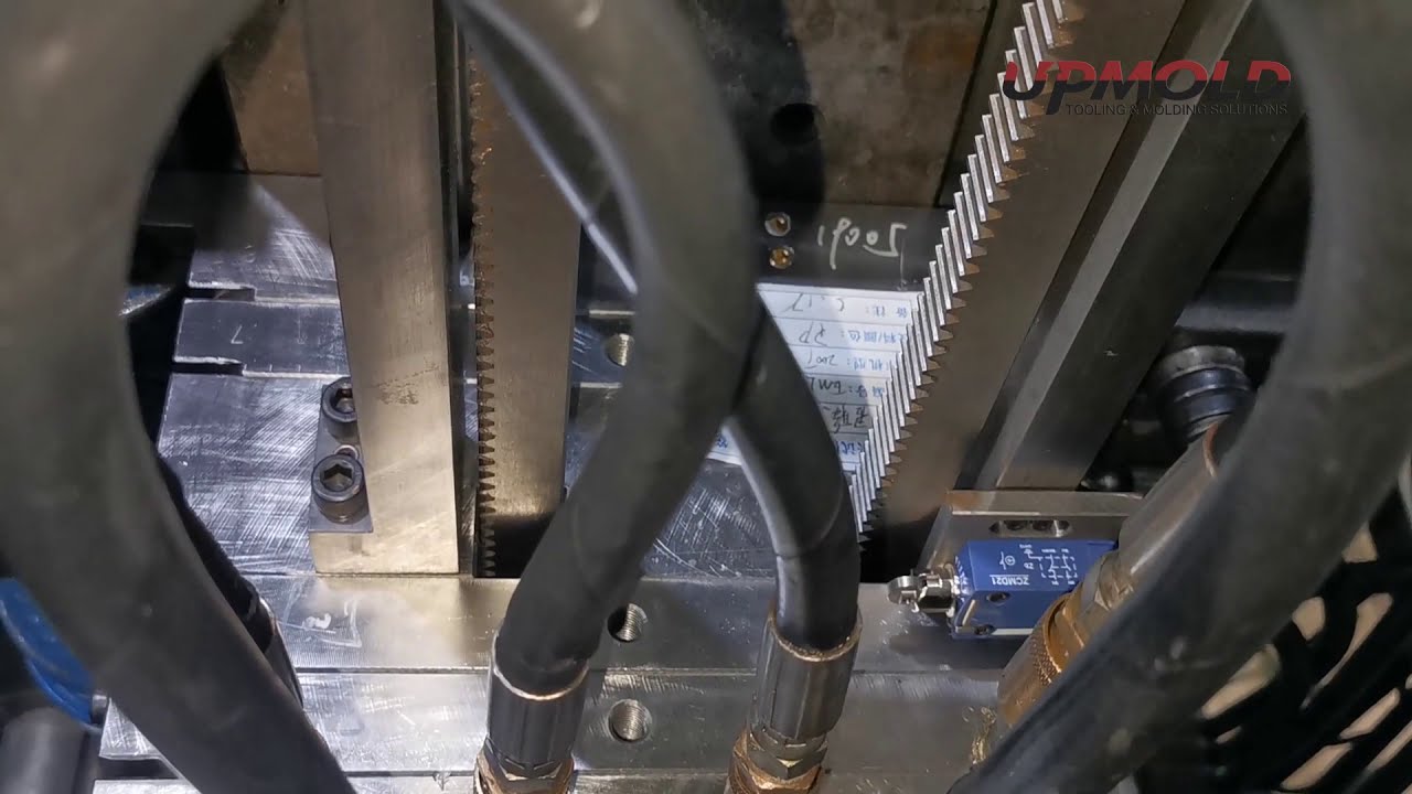 Auto unscrewing injection molding at Upmold China