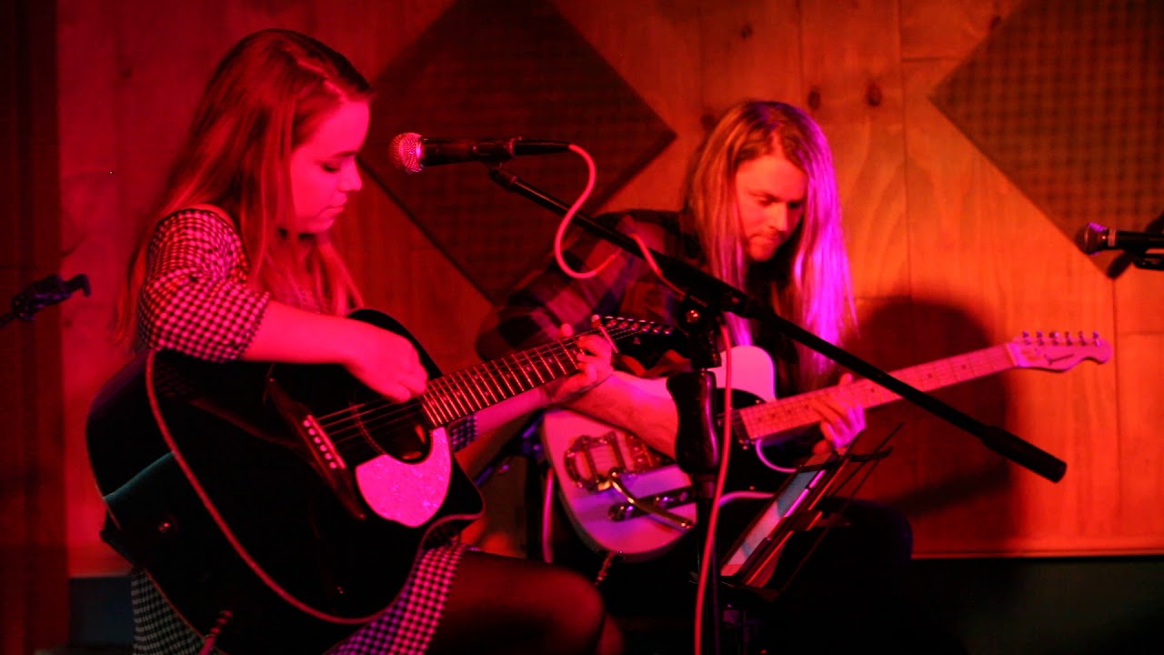 Avicii - Wake Me Up ( Amy Tjasink Cover LIVE )