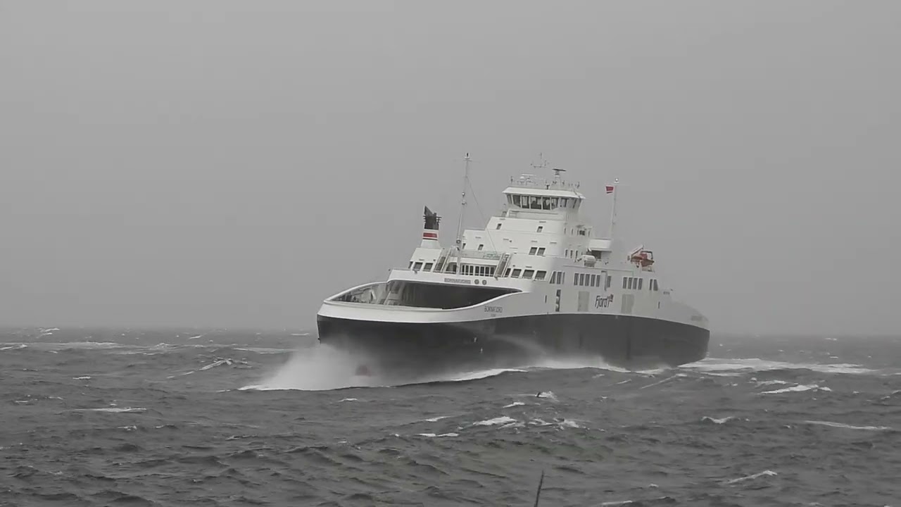 Ferry in storm in Mortavika.