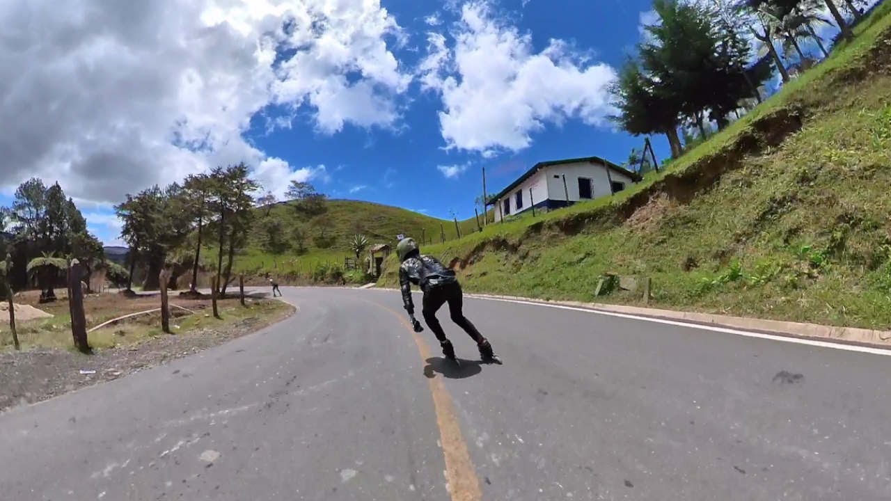 Extremo deportivo con descenso en patines