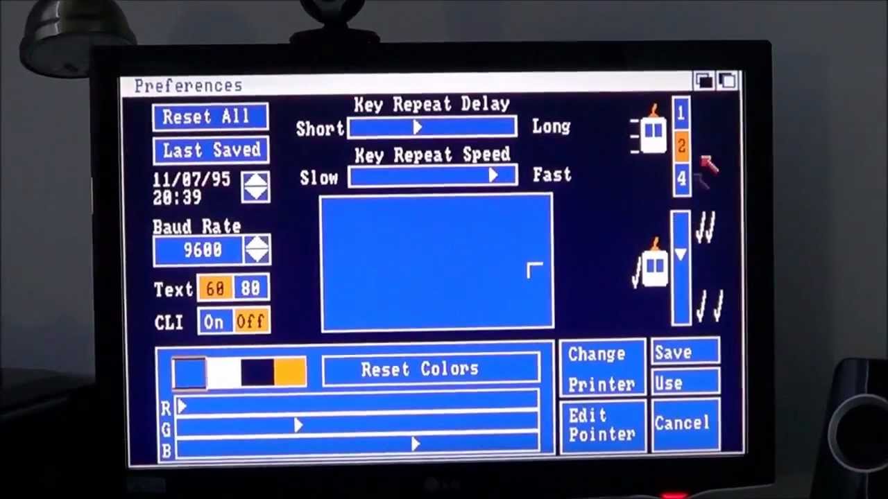 Mum tries out AmigaOS Workbench 1.1 (1985)