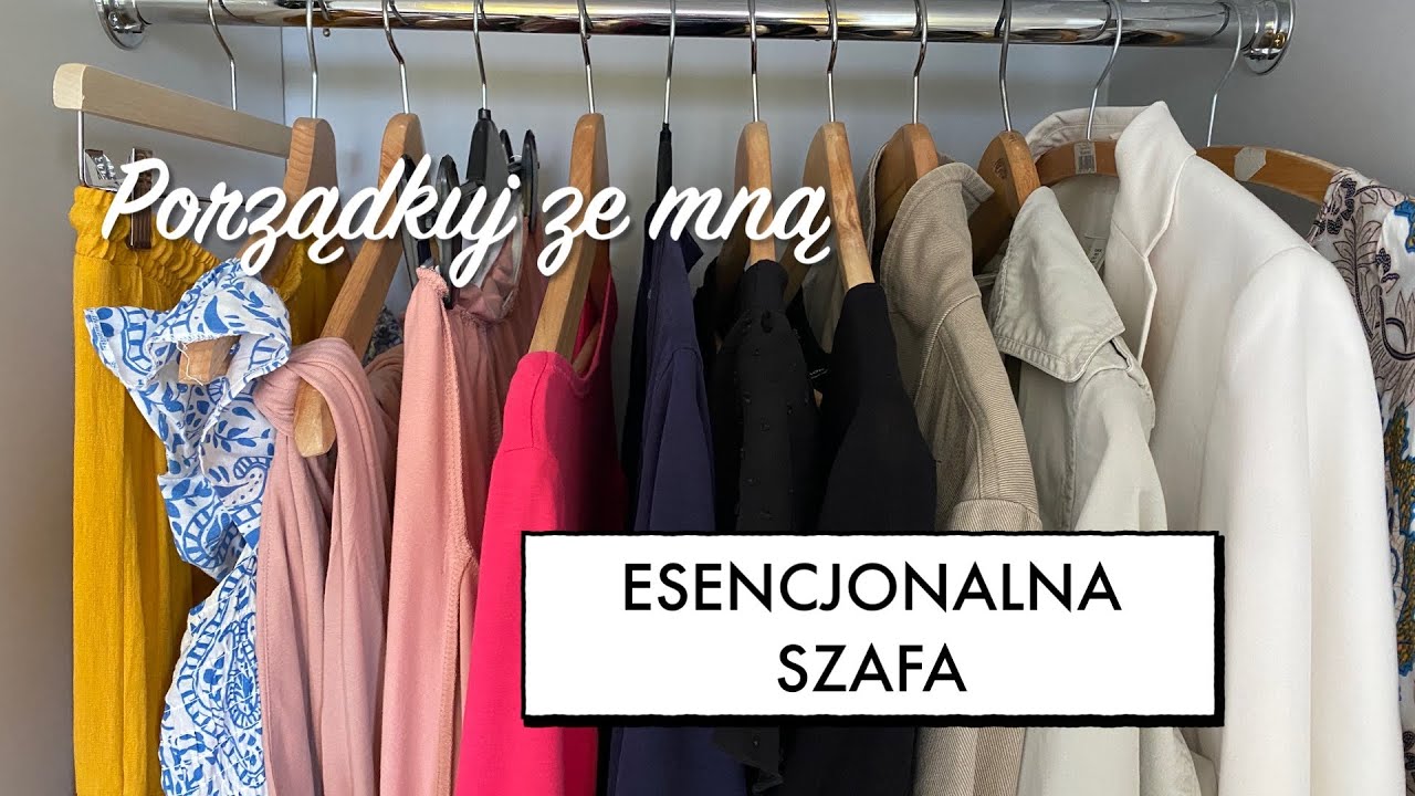 #minimalizm w szafie. Jak stworzyć esencjonalną ulubioną kapsułową szafę minimalistki
