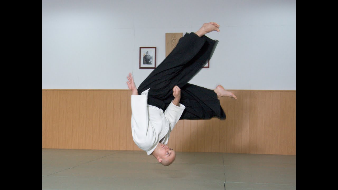 Podstawy aikido | zempo hiyaku ukemi (pad wysoki)