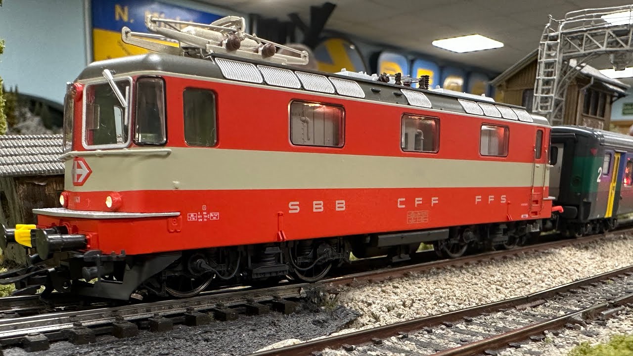 Re4/4 11141 Swiss Express mit Regio