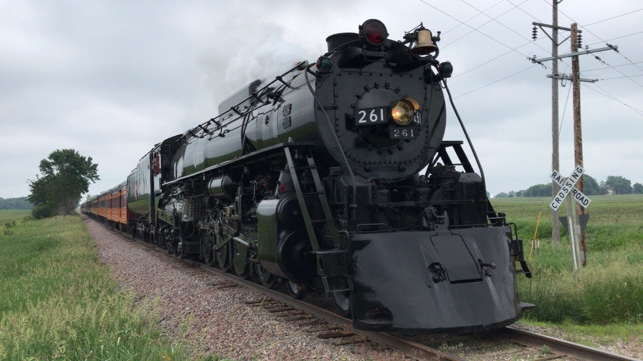 Chasing Milwaukee Road 261 on the Twin Cities Hiawatha