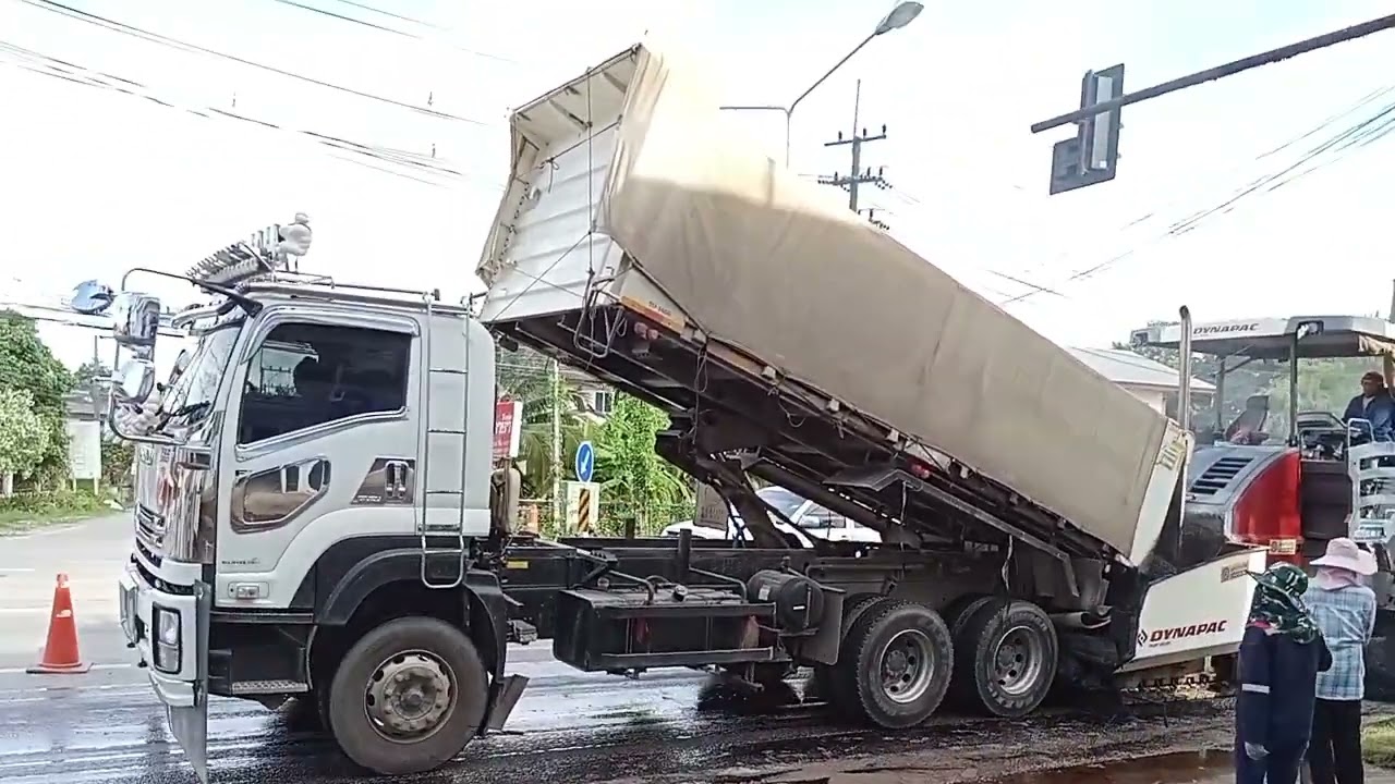 รถปูยางมะตอย dynapac F2500cs วันที่3 ทำถนน น่าน-เวียงสา ep1 ครับ