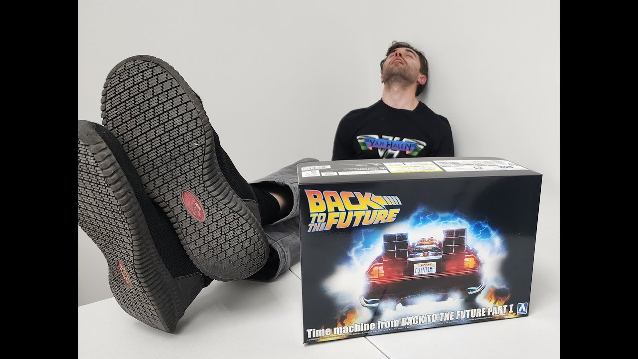 David does a Review and Unboxing Aoshima DeLorean Time Machine from Back To The Future Part I