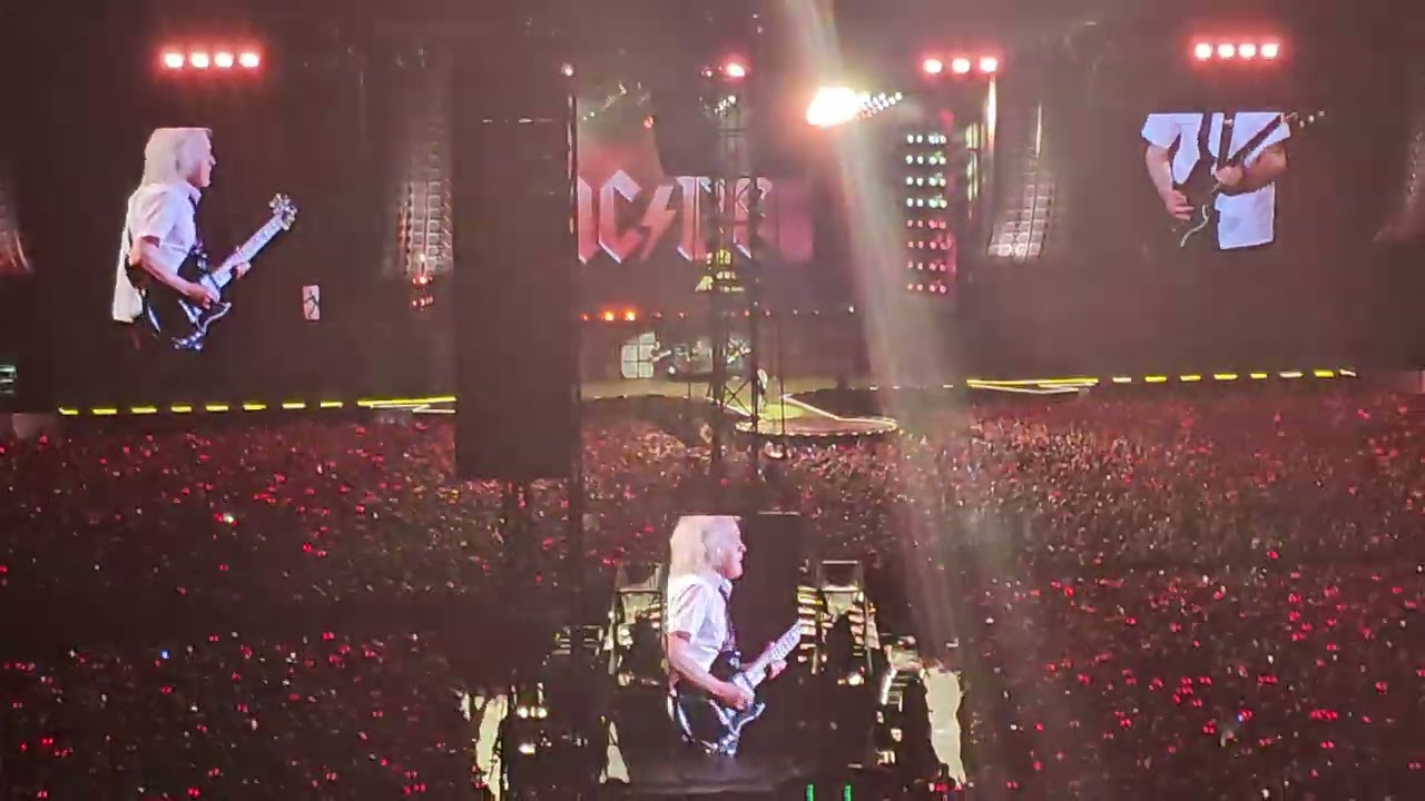 AC/DC - Power up Tour - Hells Bells