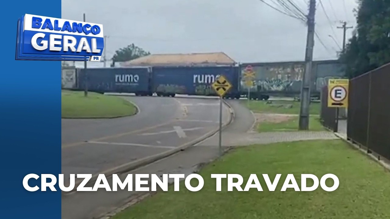 Trem tem pane em cruzamento de avenida e dificulta passagem de motoristas em Curitiba