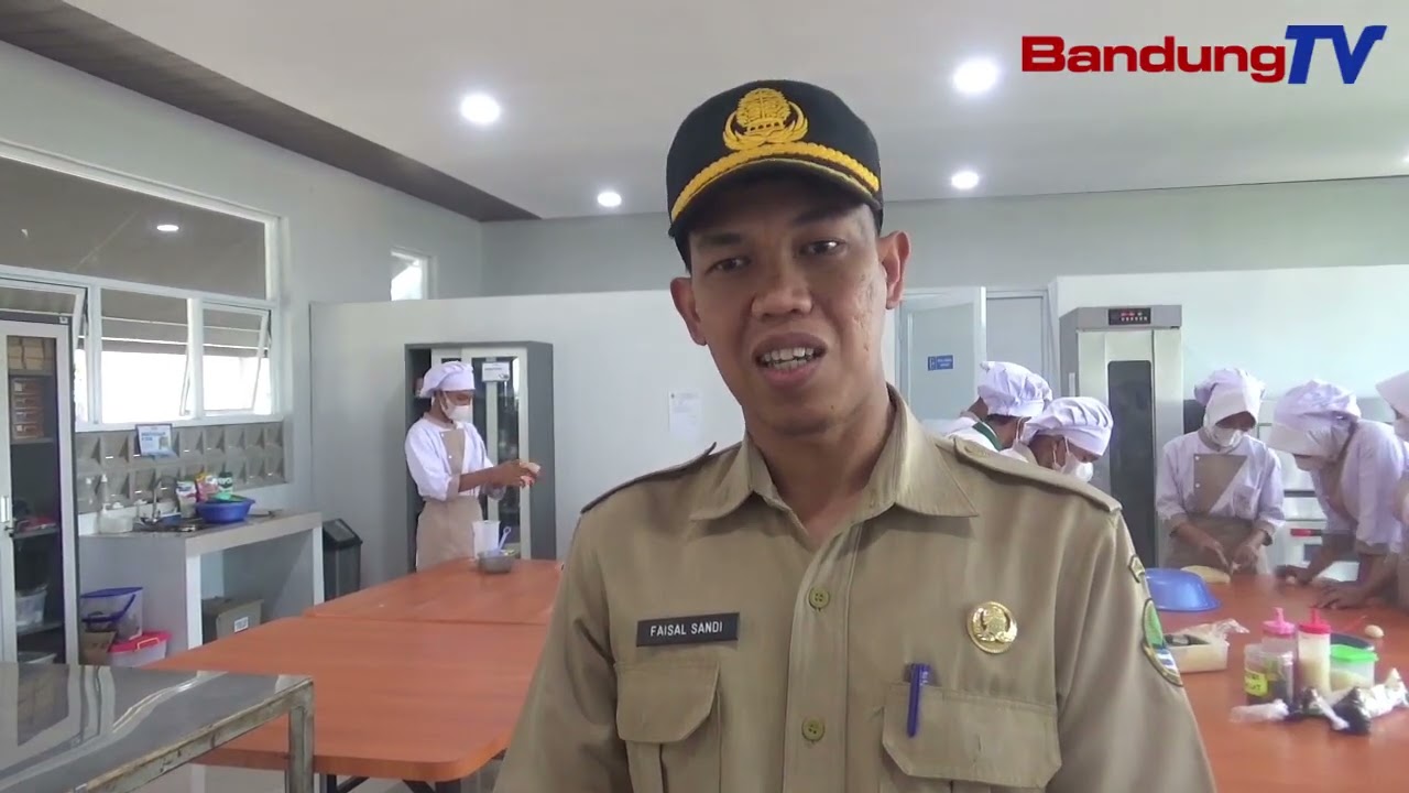 ROTI ANAK SMK, TEMBUS DAPUR MAKAN BERGIZI GRATIS