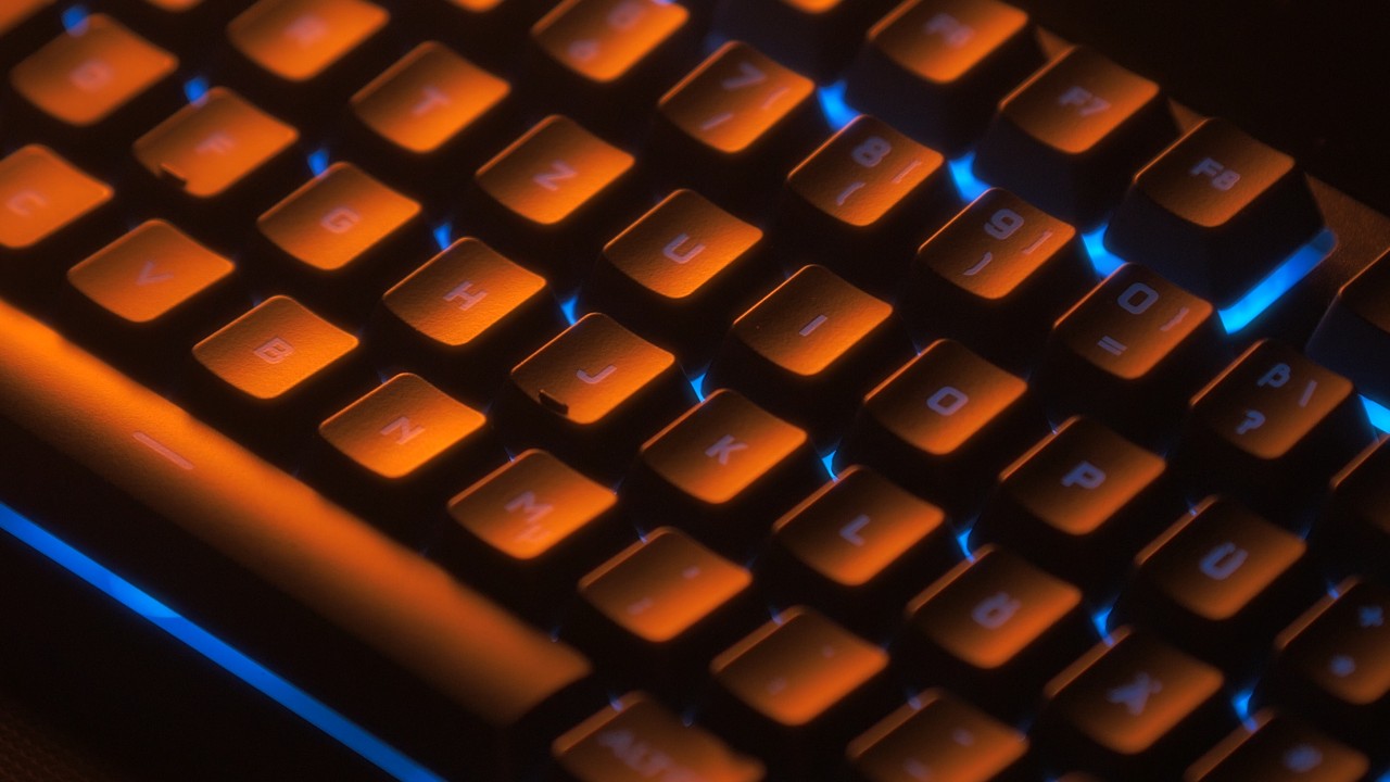 Keyboard & Flashlight ASMR | Widescreen [2.35:1]