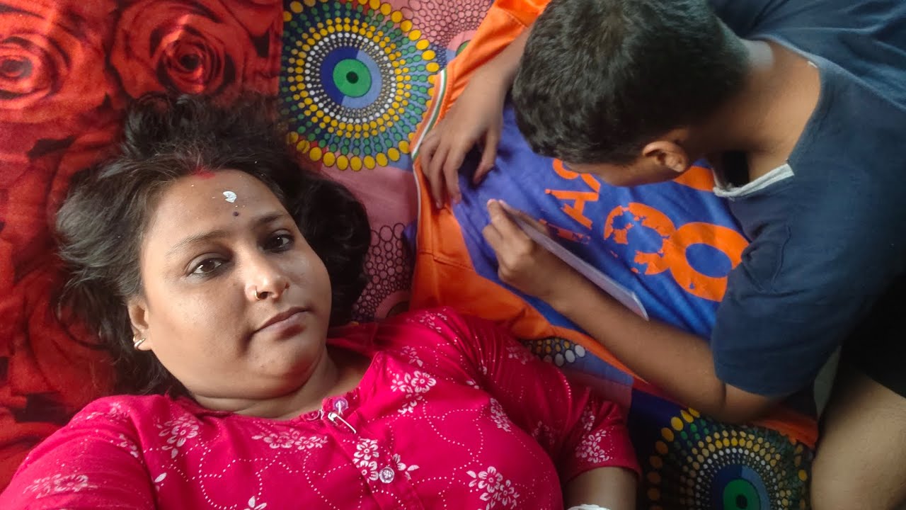 মার সাথে নিজের ছেলে‌ হয়ে এমন টা করতে পারে  || Mom Son Sleeping Challenge Video  || @momsonchallenge