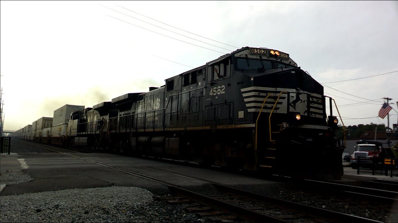 7/28/23 Swanton, OH; C6Ms take an intermodal west