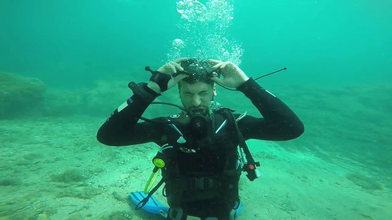 Open Water Diver Part 1:Καθαρίζοντας νερό από την μάσκα σας.