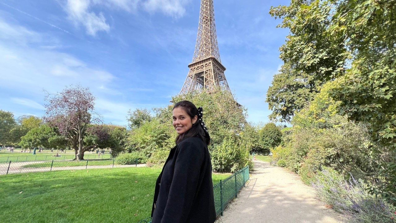 VLOG EM PARIS 🇫🇷✨ DIA 2 | Torre Eiffel, Ladurée na Champs-Élysées, Entrecôte e Farmácia Barata
