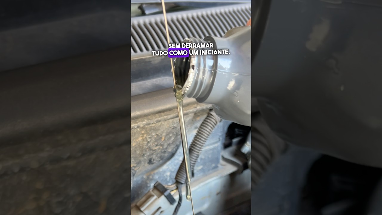 Forma correta de colocar &oacute;leo no motor do carro 🚙 #carro #mecanico