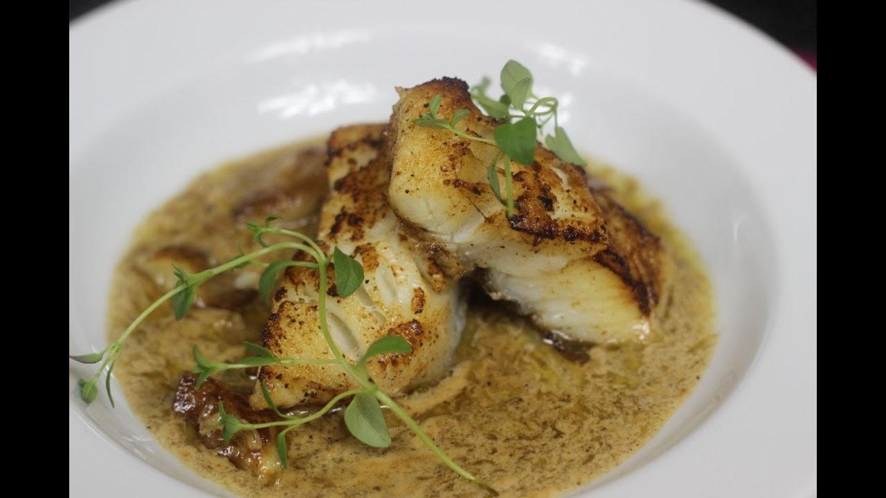 Halibut z czosnkiem i winnym sosem