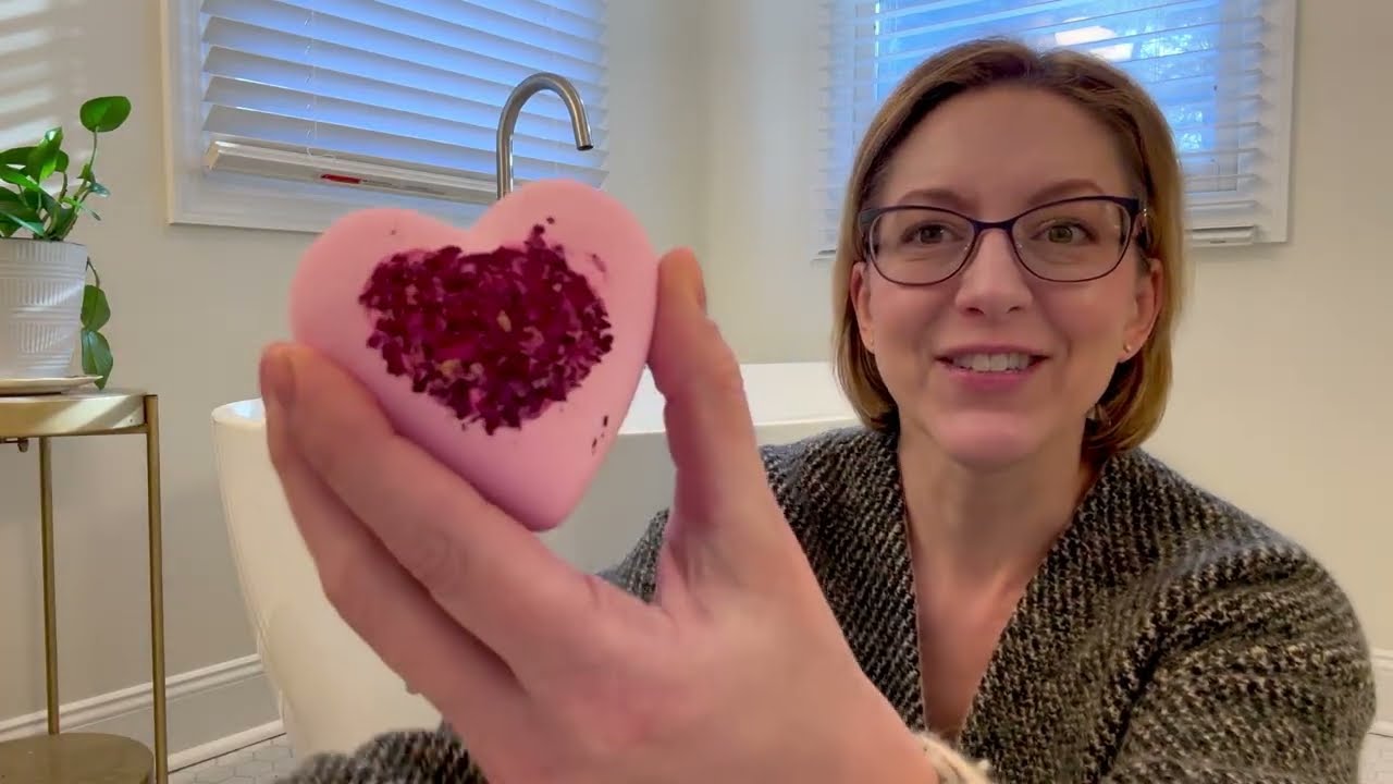 Rose Scented XXL Heart Shaped Bath Bomb makes a Great Gift - by Newfeifan