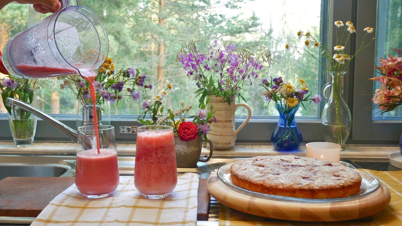 Slow Life in Finland🍓Almond Strawberry Cake🍰Foraging Wild Blueberries🫐Homemade Jam & Juice🍯