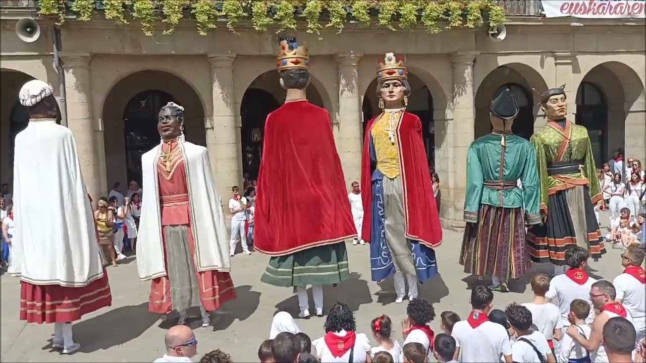 Despedida de los gigantes en las fiestas de Tafalla 2025