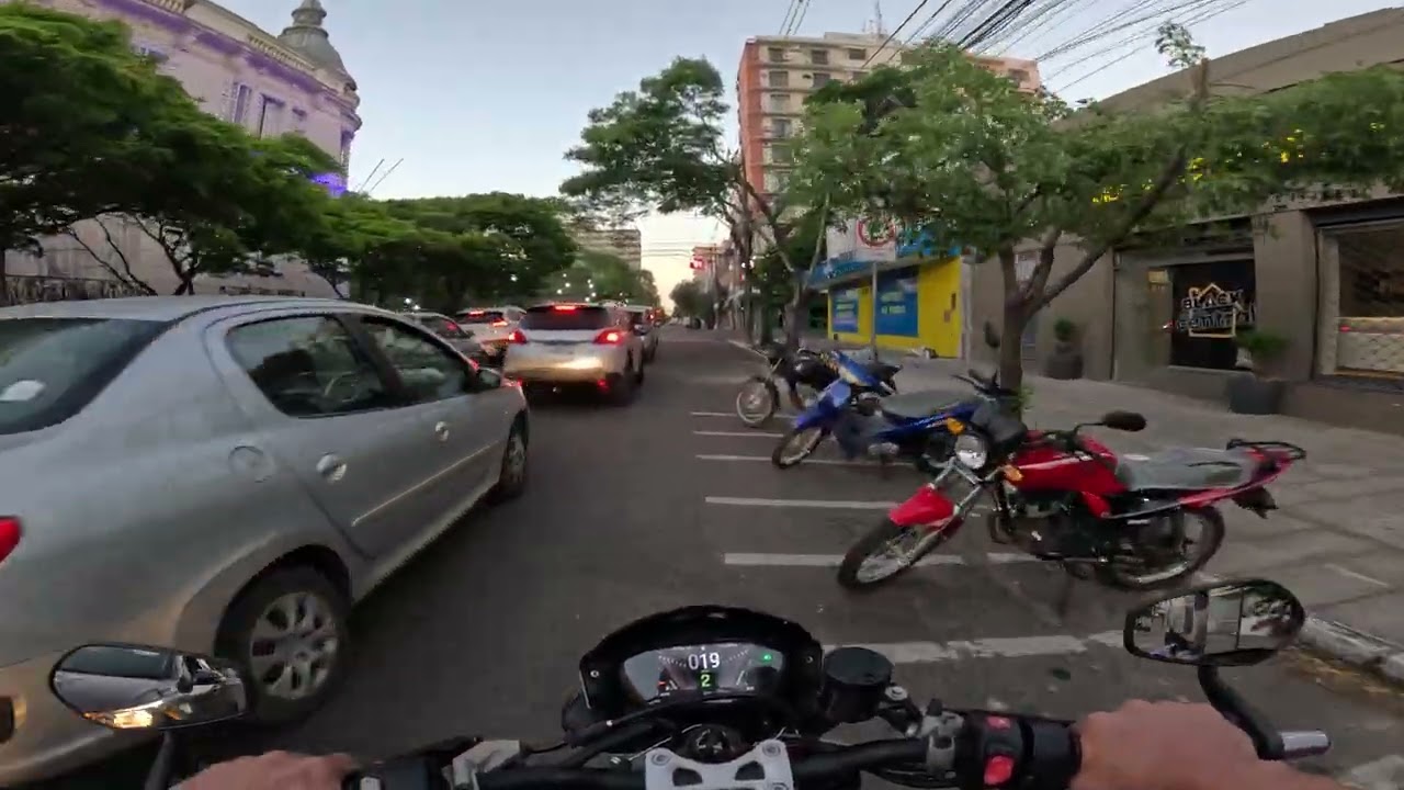 Flow in the city on a Street Triple 765 RS