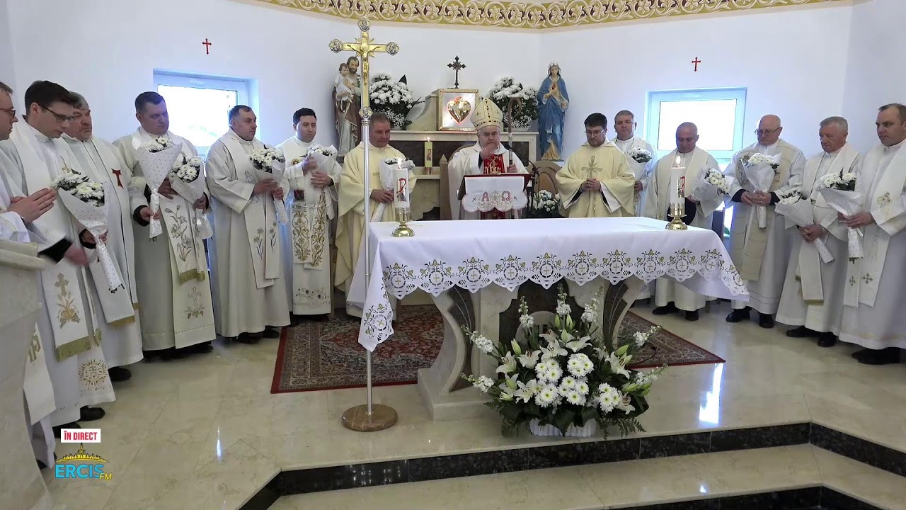 Onești: Sfânta Liturghie de consacrare a altarului și sfinţire a Capelei 