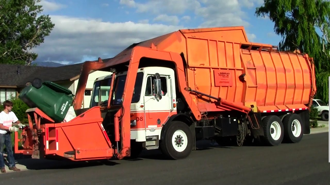Peterbilt 320 Maxon Legal One - Semi Automated Garbage Collection
