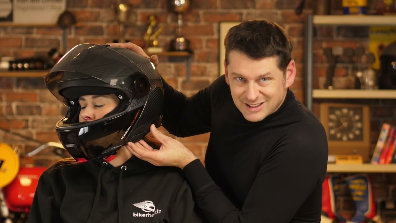 Первый взгляд на модульный шлем Schuberth C5 Carbon 4K | Bikerheadz.co.uk