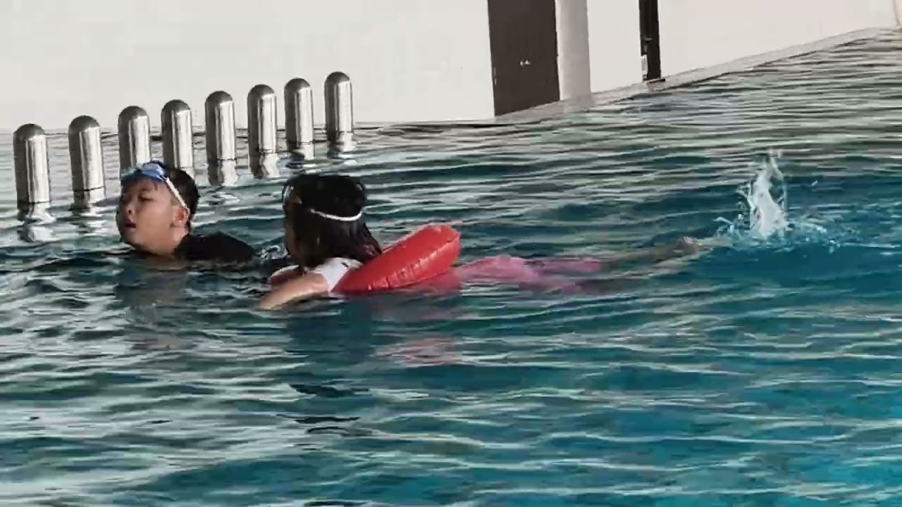 Justin and Joanna swimming competition 😄