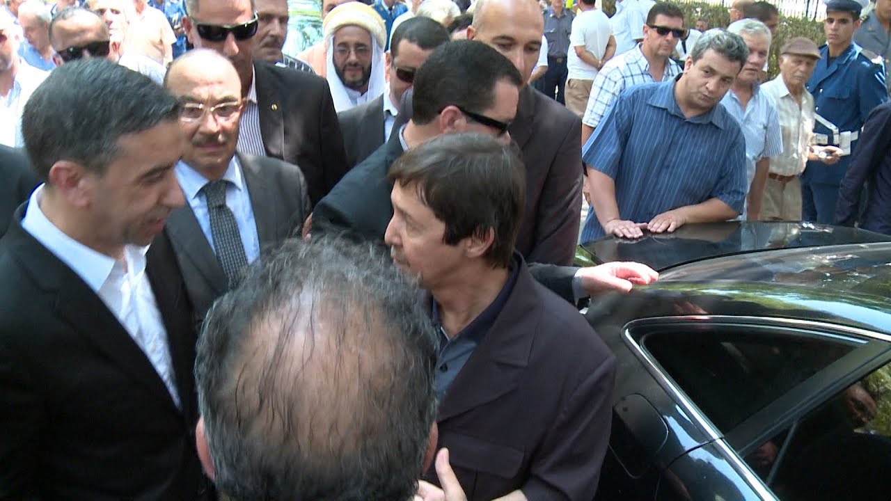 شاهدوا .. كيف غادر علي حداد مع السعيد بوتفليقة في سيارته الخاصة!
