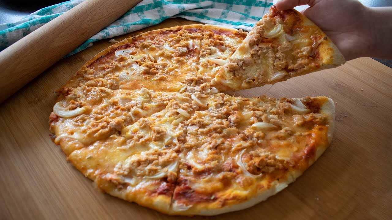 Pizza cu ton si ceapa ca la mama acasa de &icirc;ți lasa gura apa.