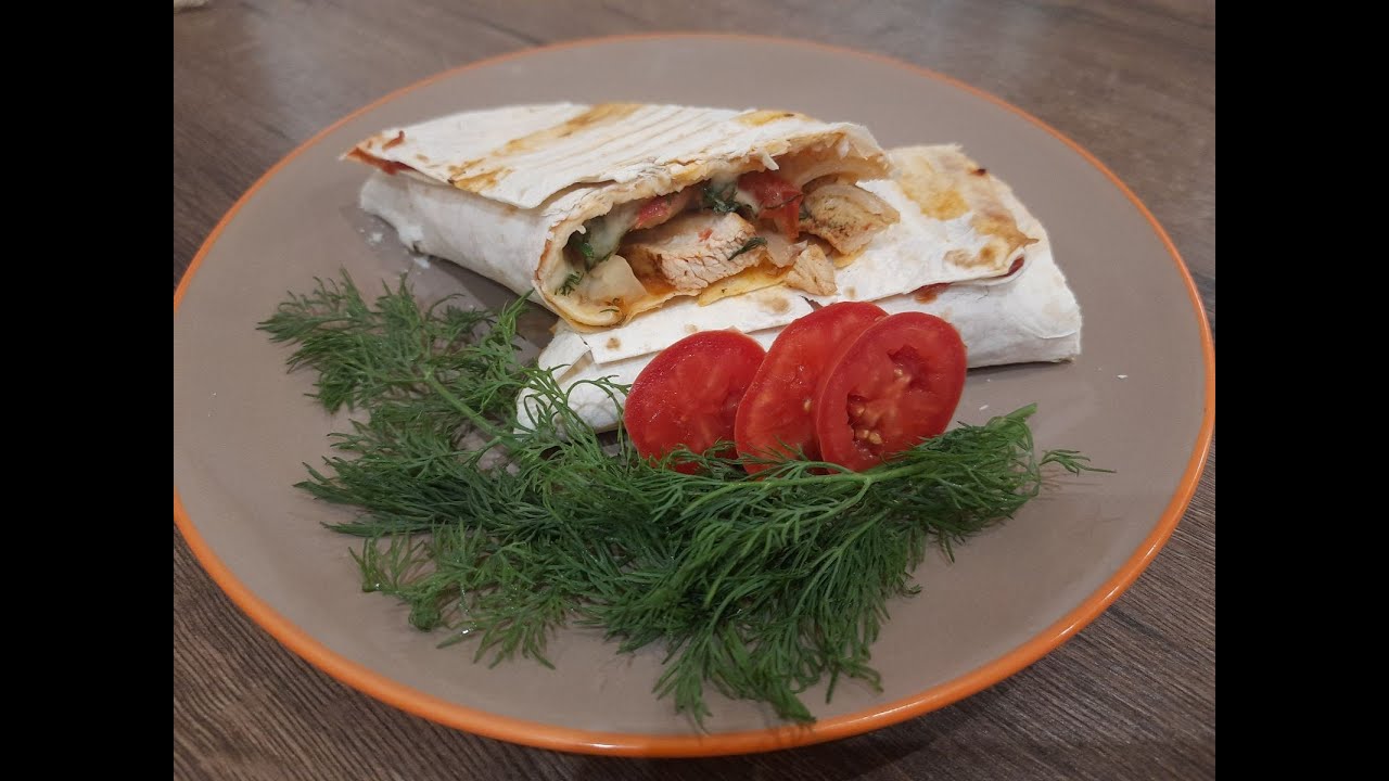 ЛАВАШ-ГРИЛЬ З М'ЯСОМ КУРКИ, СИРОМ ТА ОВОЧАМИ
