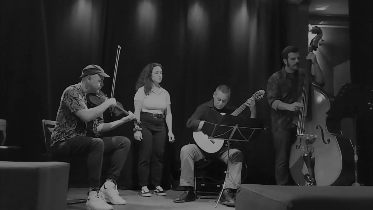 Cundu luna vini - Μουσική Βαλίτσα