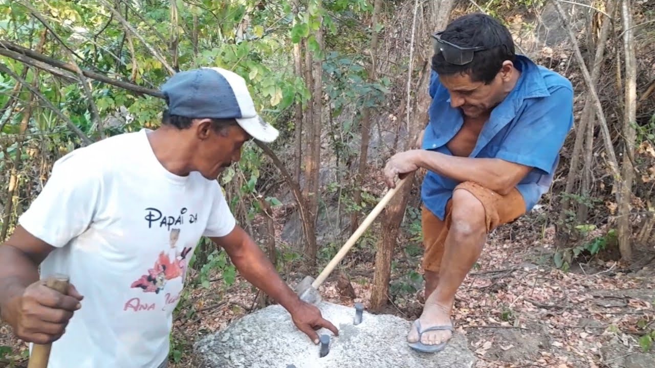 SEU ANTÔNIO FOI APRENDER COMO QUEBRAR PEDRA COM NOVAS FERRAMENTAS