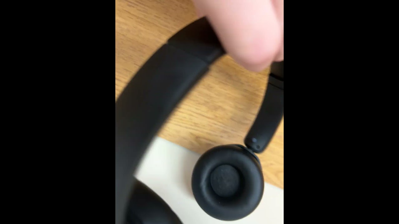 Look at my drippy headphones