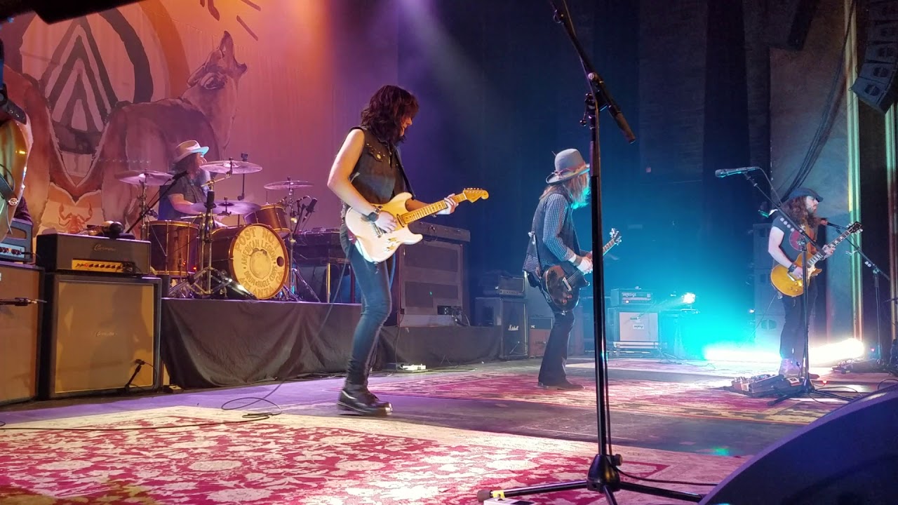 Blackberry Smoke & Tyler Bryant & The Shakedown Covering Aerosmith's Lord Of The Thighs