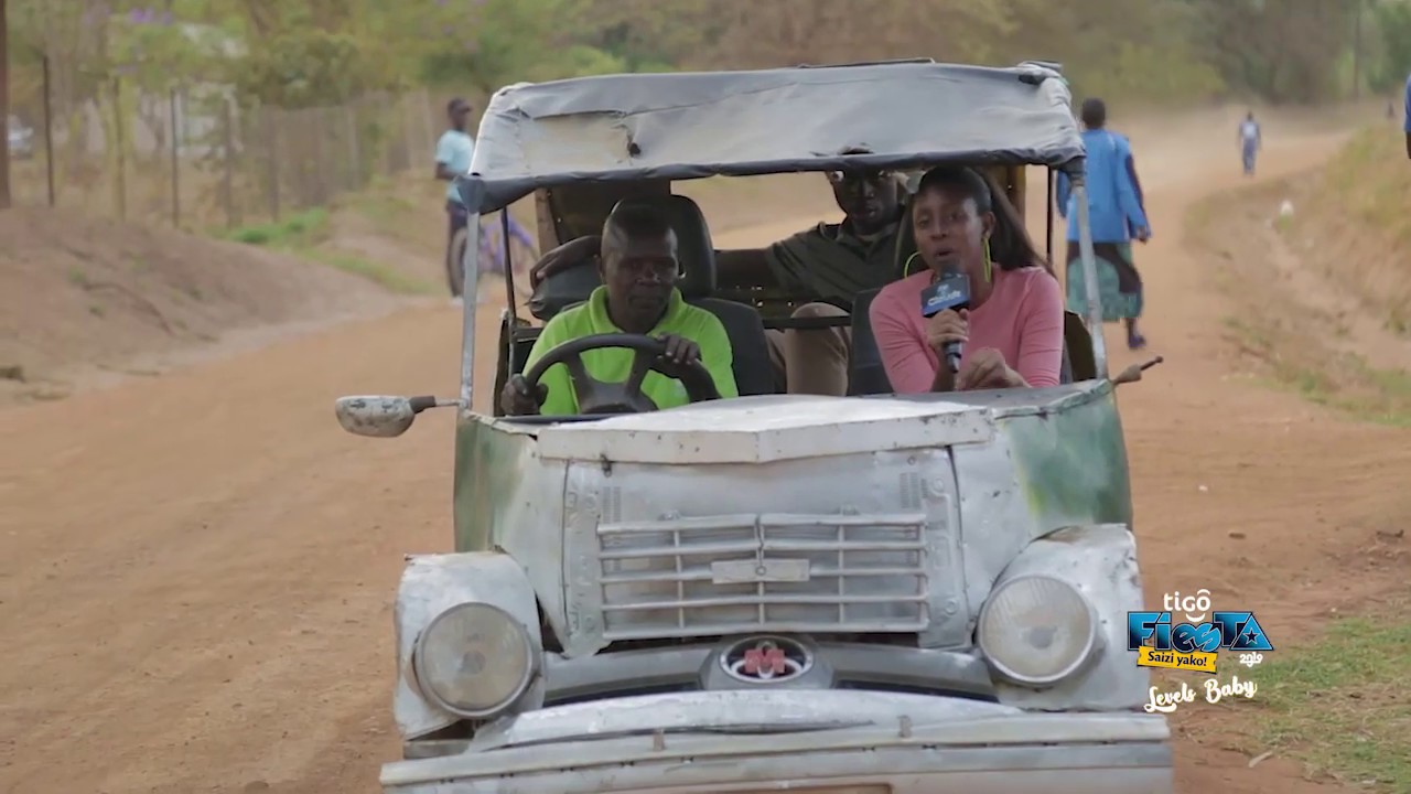 DUUH! HUU UBUNIFU NOMAA! MEENA ALLY NDANI YA KIBANDA WAZI/GARI ILIYOTENGENEZWA NA MTANZANIA.
